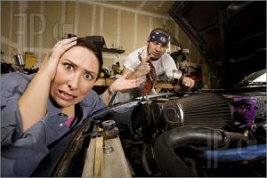 trailer Frustrated-Woman-Incompetent-Mechanic-Background-1073584